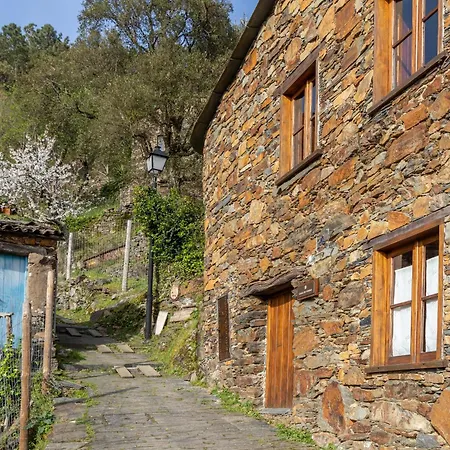 Country house Cerdeira - Home For Creativity