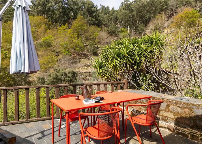 Cerdeira - For Creativity בית כפרי *