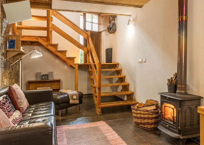 Cerdeira - For Creativity בית כפרי *